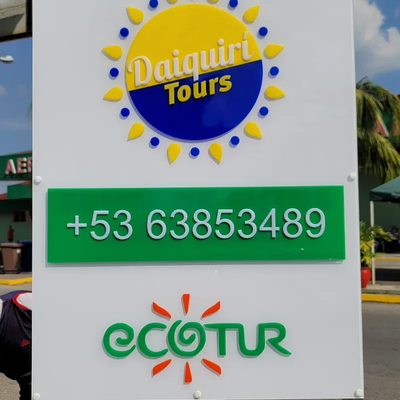 Cartel acrílico grande tipo vaya publicitaria