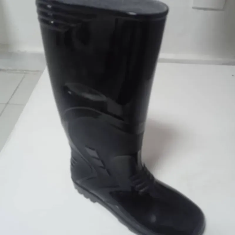 Botas negras (Bazar Mi Ilusión)