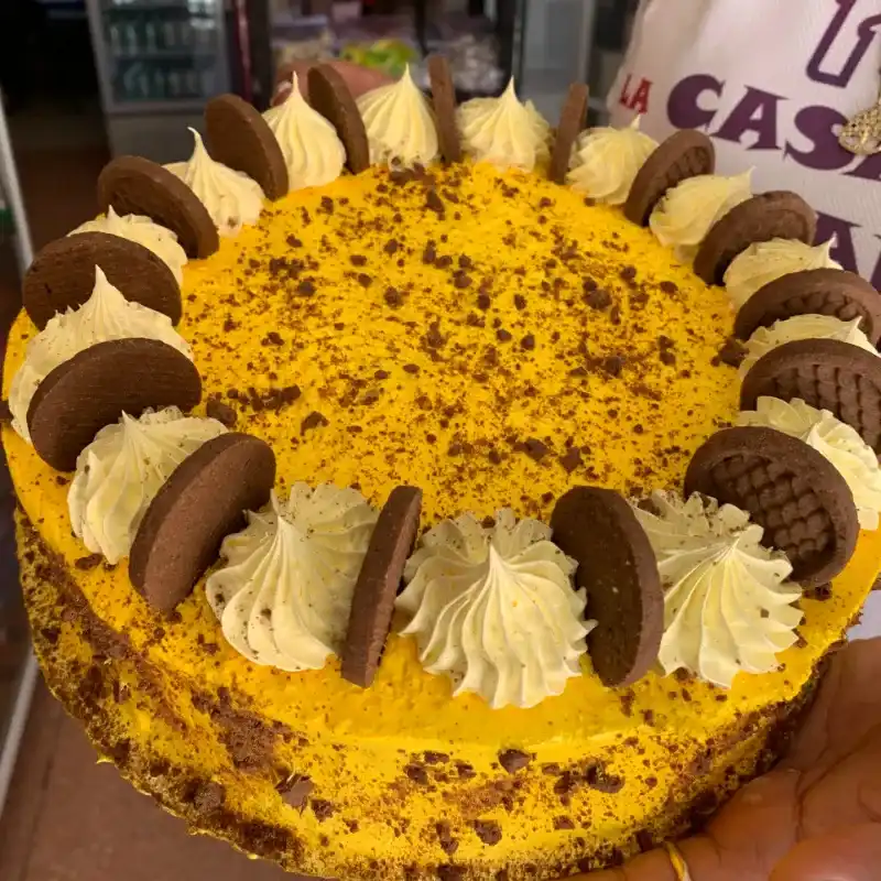 KAKE REDONDO CON CONFITURA