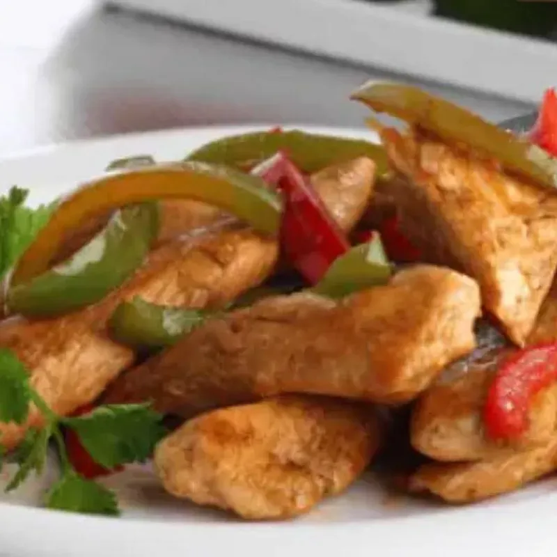 Fajitas de pollo salteadas con vegetales