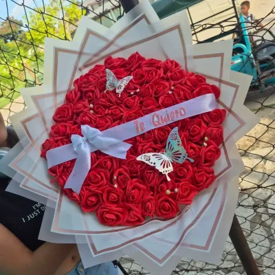 Ramo de 80 rosas eternas