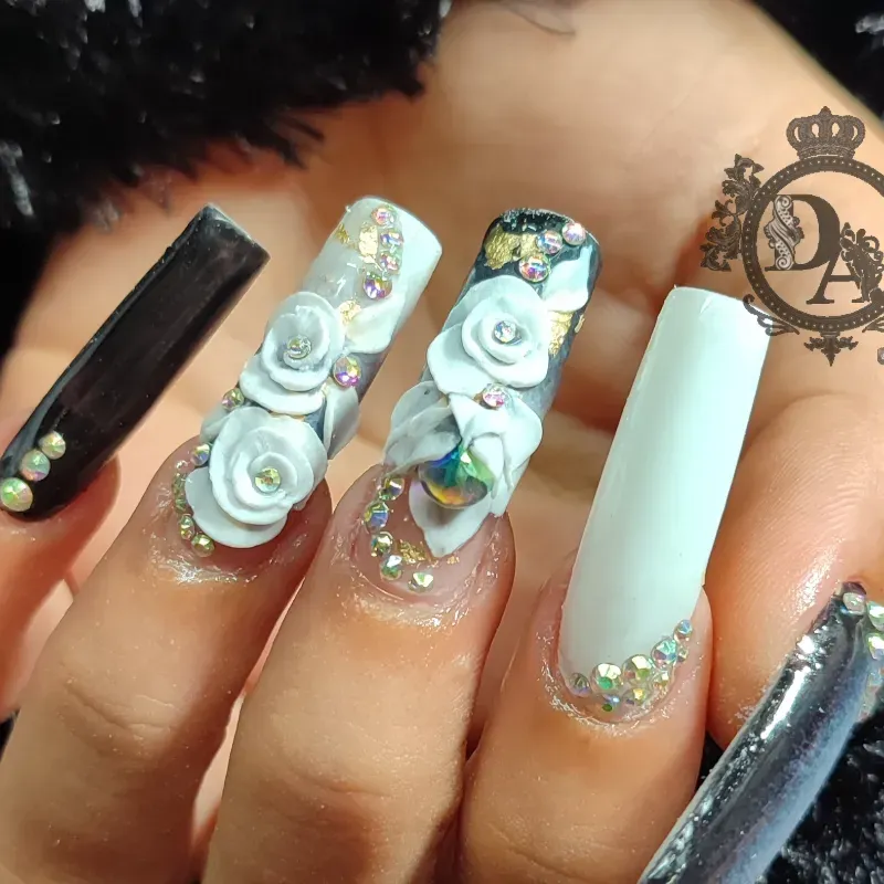 Relieve bajo en 4 uñas