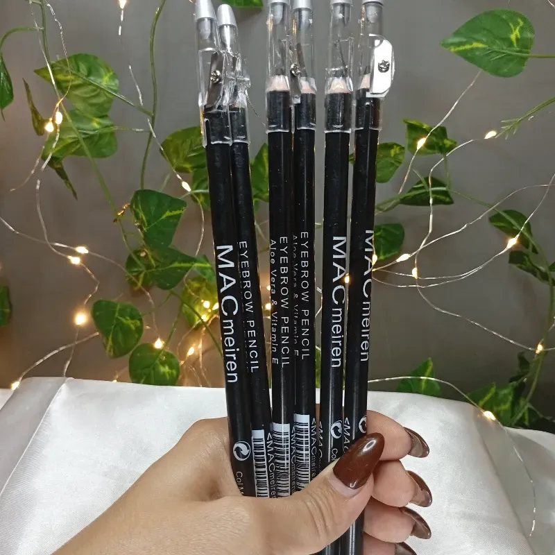 Lápiz de cejas negro