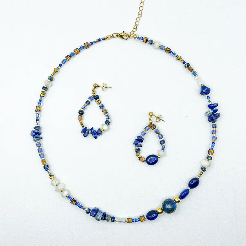 Conjunto de collar y aretes con cuentas miyuki, piedras semipreciosas y nácar