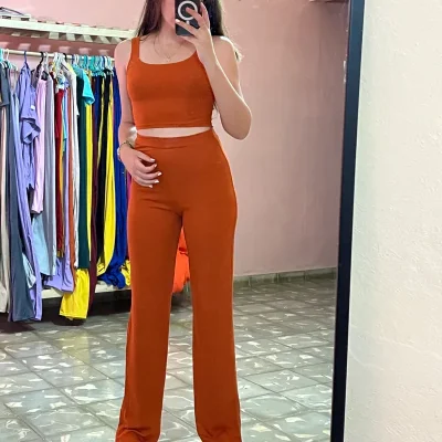 Juego de camiseta de tirantes y pantalón naranja