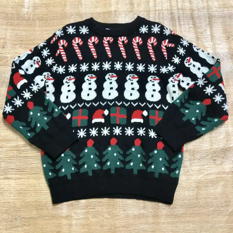 Abrigo tejido negro con motivos navideños