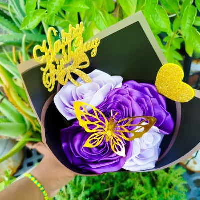 Ramo de 5 rosas eternas