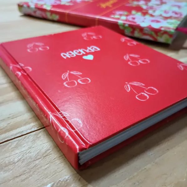 Diseño rojo de ceresas
