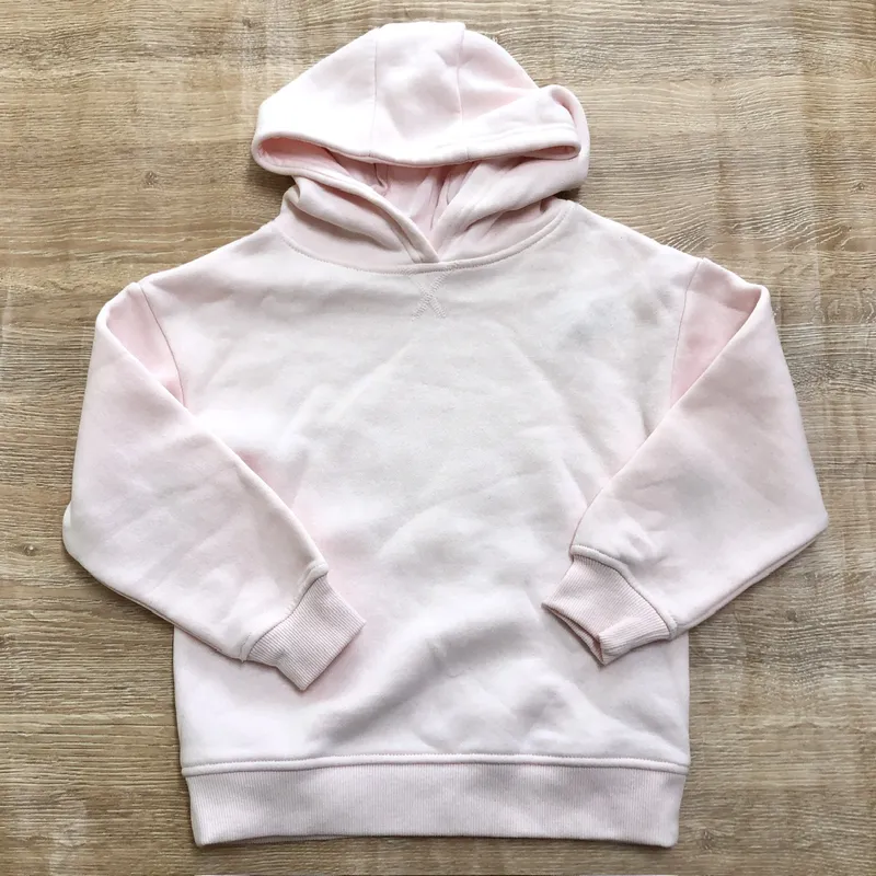 Abrigo con capucha color rosado