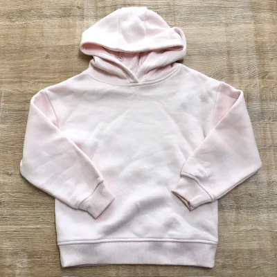 Abrigo con capucha color rosado