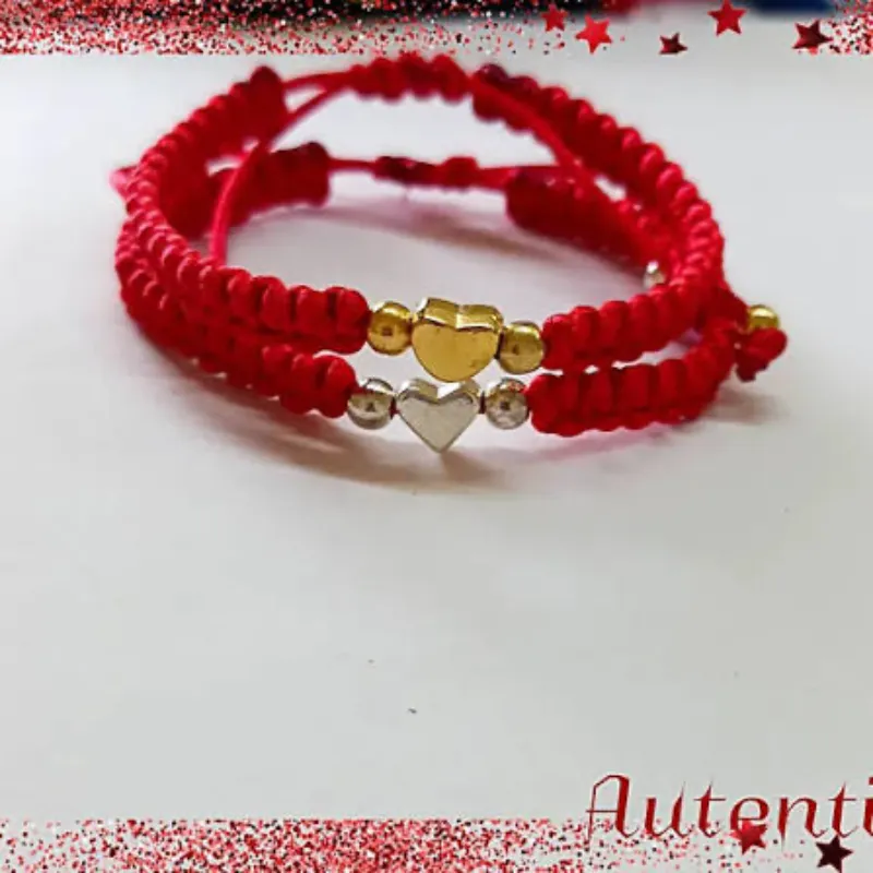 Pareja Pulsos rojos  tejidos con corazon plateado/ dorado