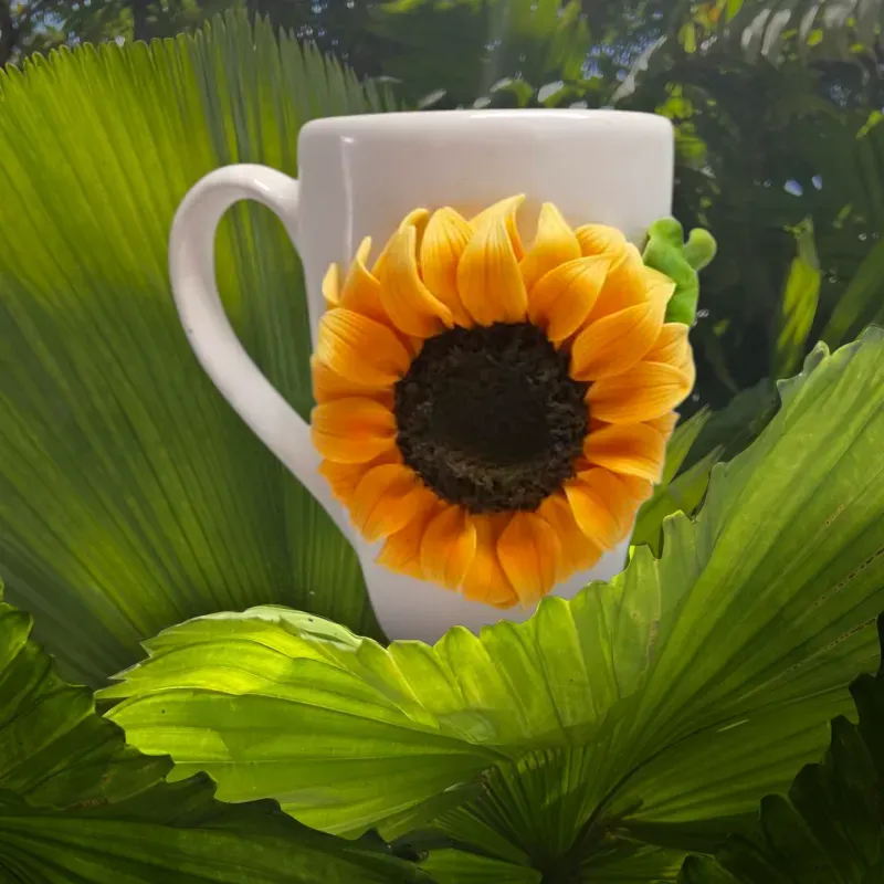 Jarra grande decorarda con girasol en porcelana fria 