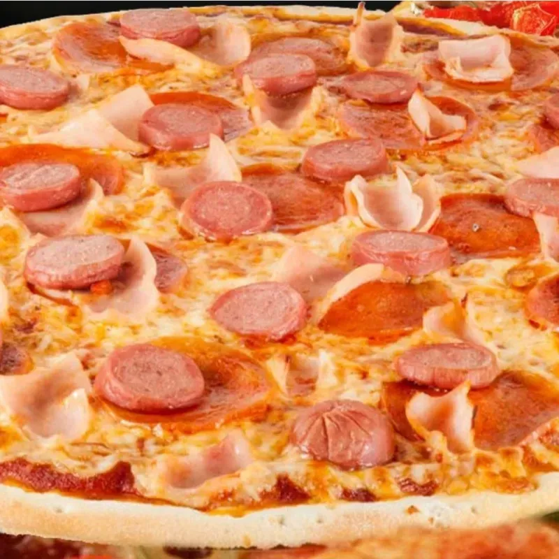 Pizza Familiar con Salchichas