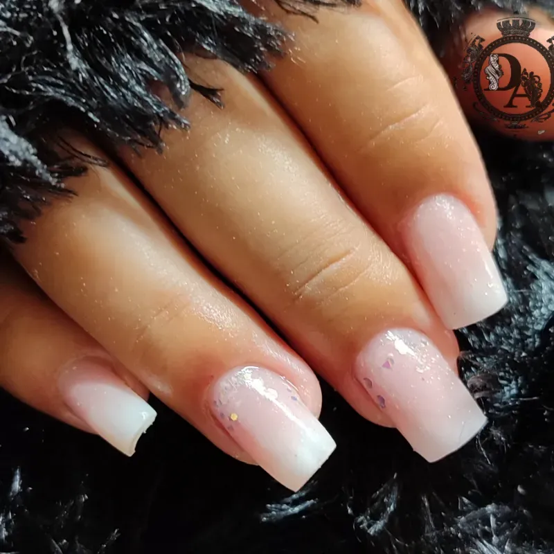 Uñas de poligel cortas