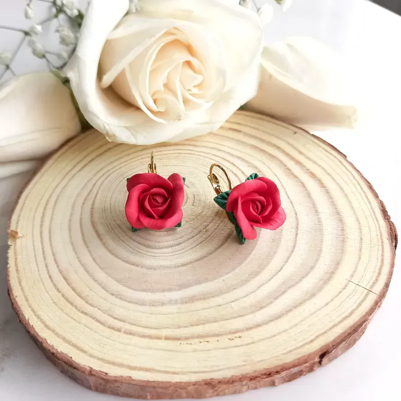 ✨Aretes de Rosa Roja (cierre español)✨