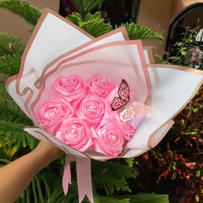 RAMO DE 8 ROSAS ETERNAS