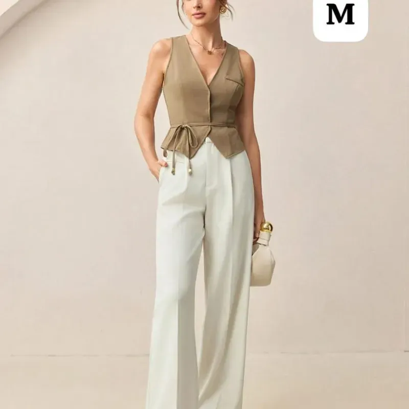  Conjunto Olive Wrap – Sofisticación natural con diseño cruzado y estructura visual