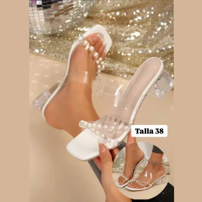 Zapatos de tacón transparentes con perlas