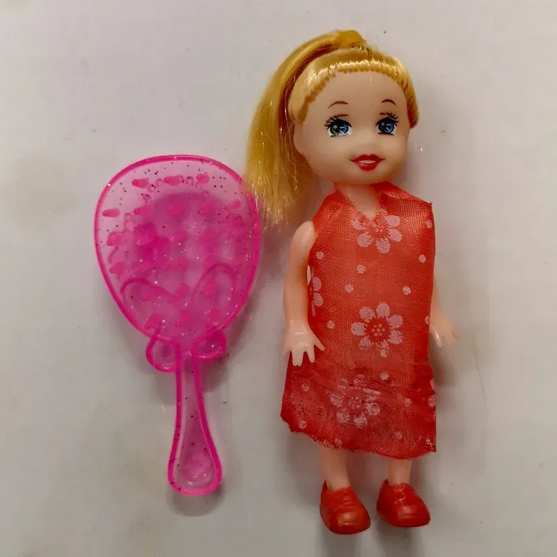 Muñequita con cepillo