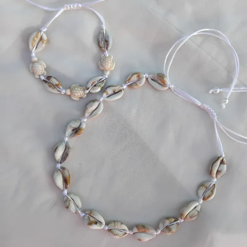 Juego de pulsera y collar.