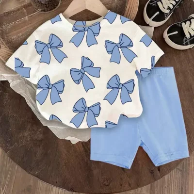 Conjunto azul y blanco con lazos