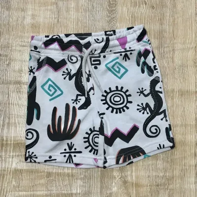 Short con motivos del desierto