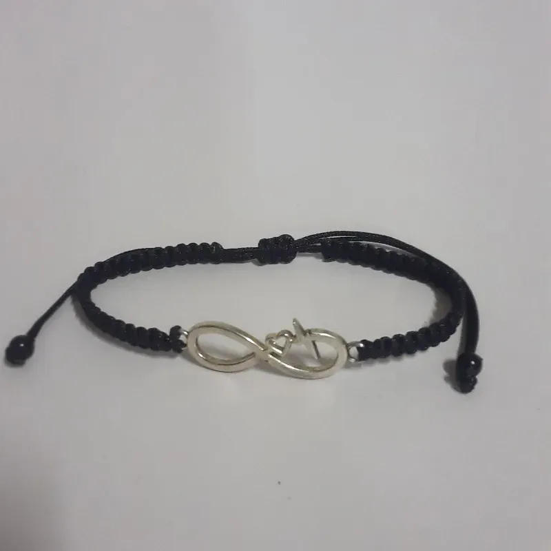 Pulsera con conector infinito y ritmo cardiaco