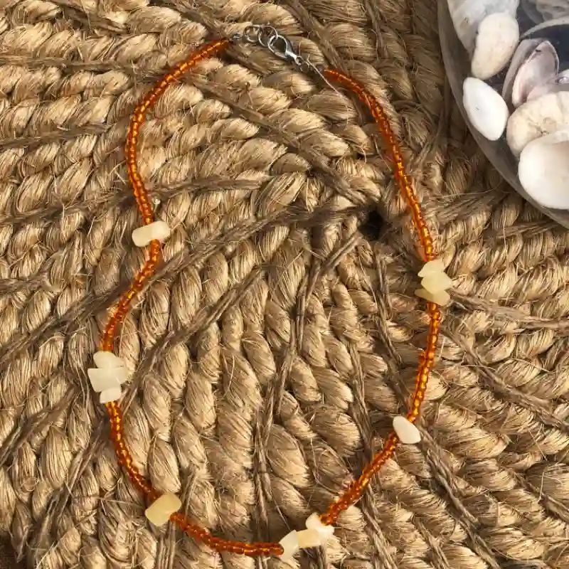 Collar de mostacillas