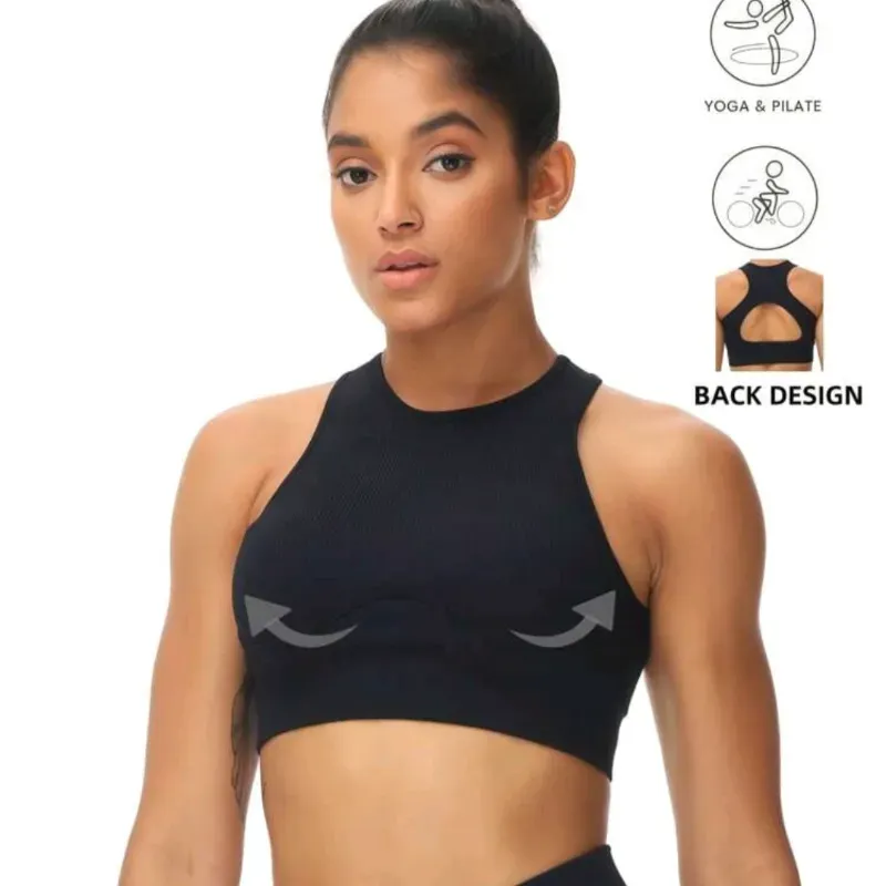 Top negro tipo camiseta