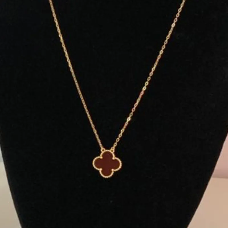 Cadena van Cleef Roja