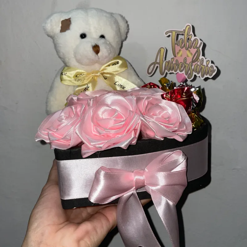 Bouquet de rosas con peluche