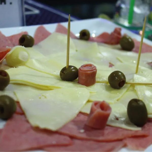 Entremés de Jamón, Queso y Aceituna