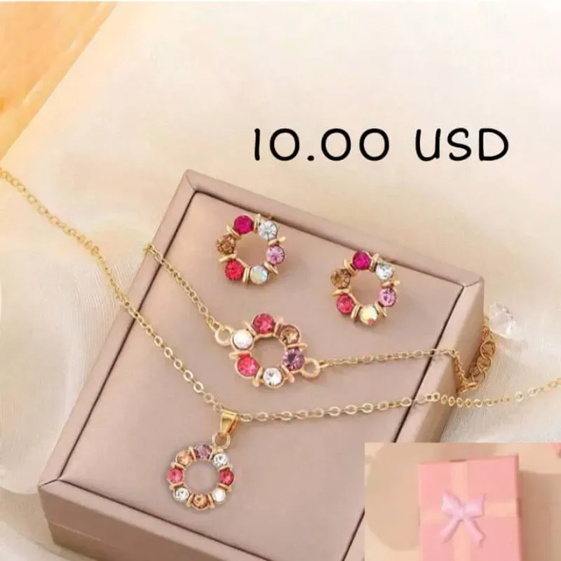 Juego de cadena ,manilla y aretes