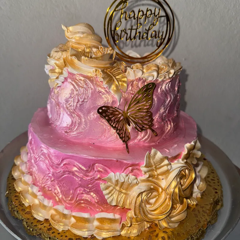 Cake capuchino dorado y rosado