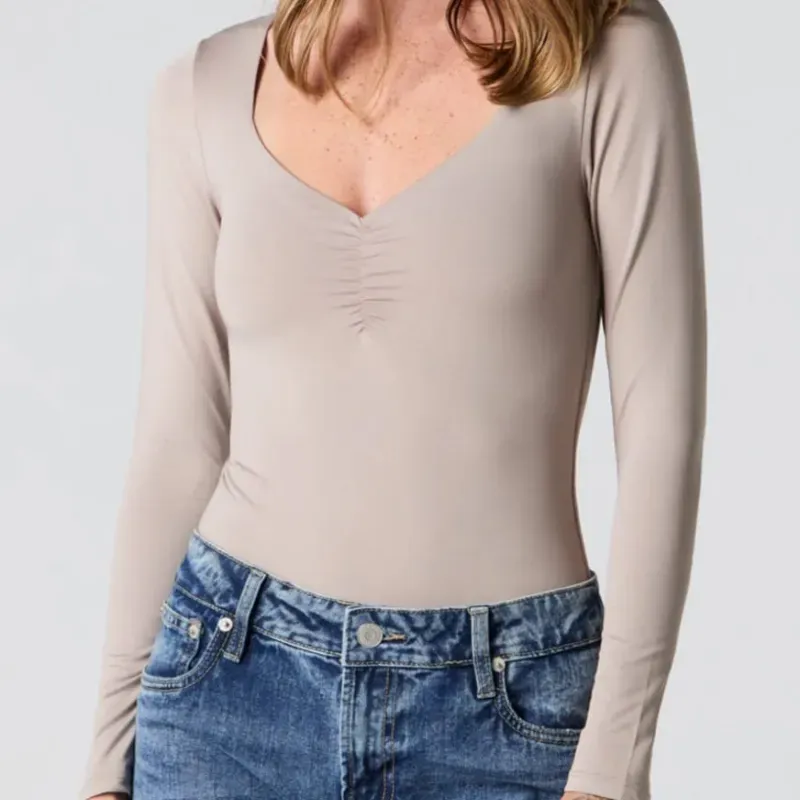 Body manga larga con fruncido