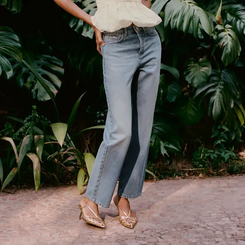 Jeans slim tiro medio