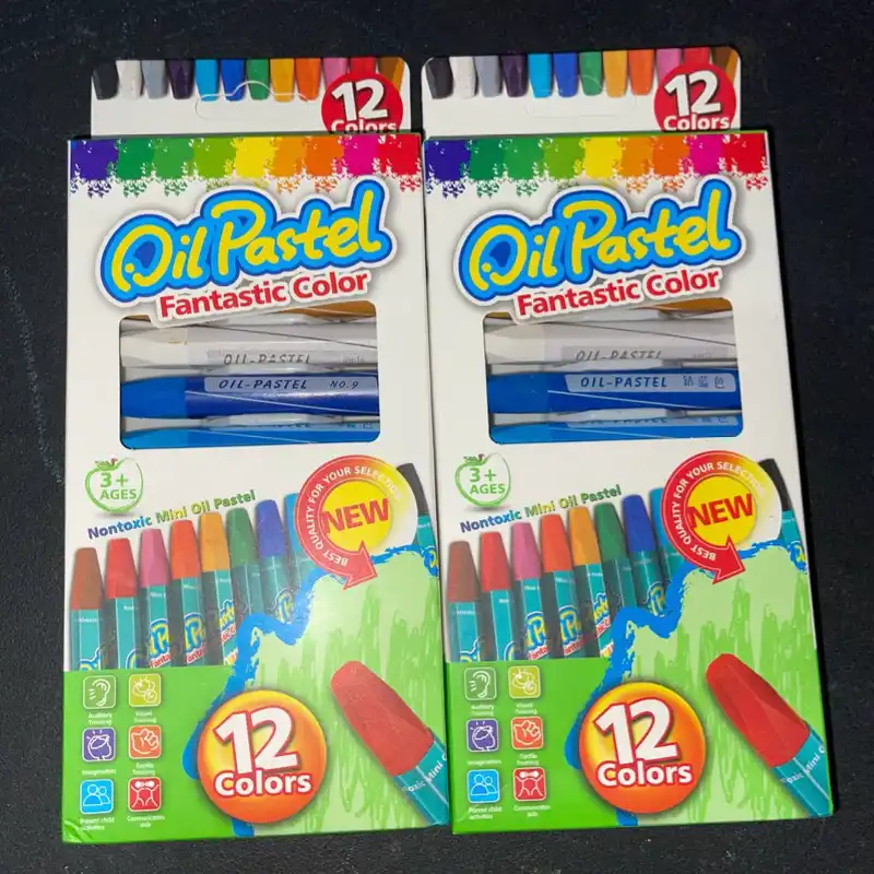 Caja de crayolas pastel