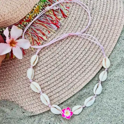 Collar de caracoles con florecita