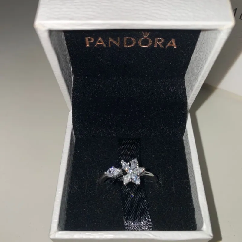 Anillo de Flor Ajustable