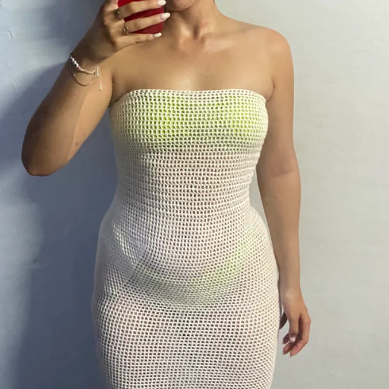 Vestido sin tirantes para la playa