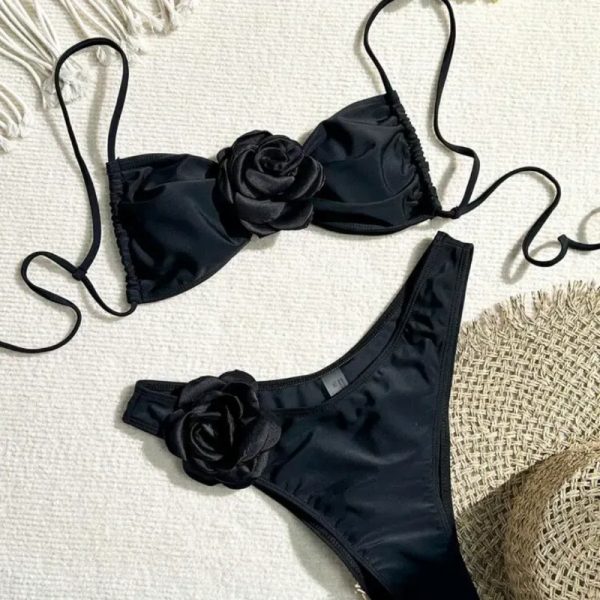 Bikini negro con flor 3D