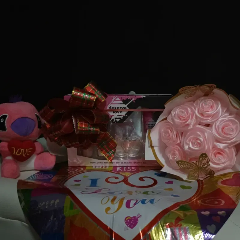 Regalo ramo,set perfumería y novia de stitch Angel