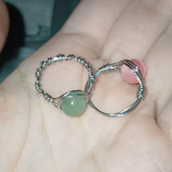 Anillo con cuenta de cristal