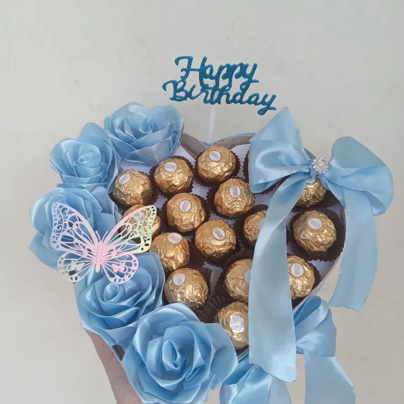Corazòn  con bombones ferrero