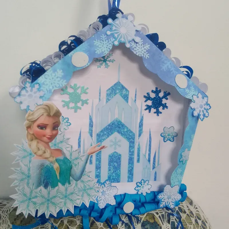 Piñata casita con papel creppe