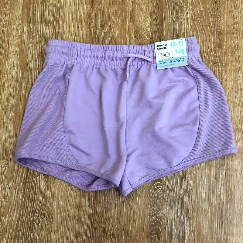Short deportivo color violeta