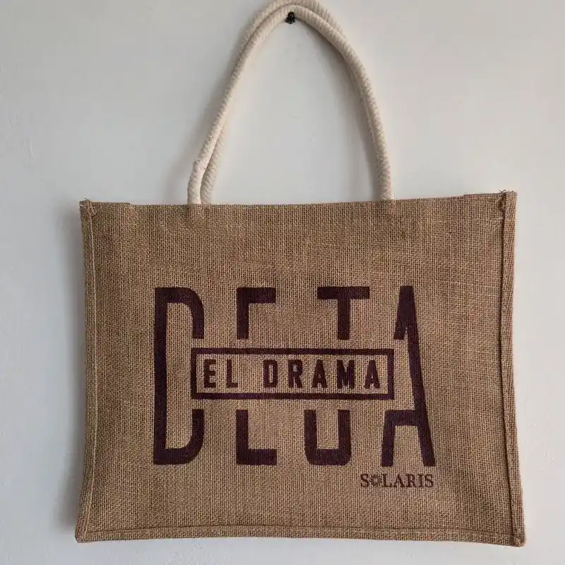 Bolso de yute deja el drama mediano