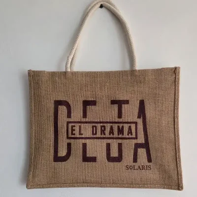 Bolso de yute deja el drama mediano