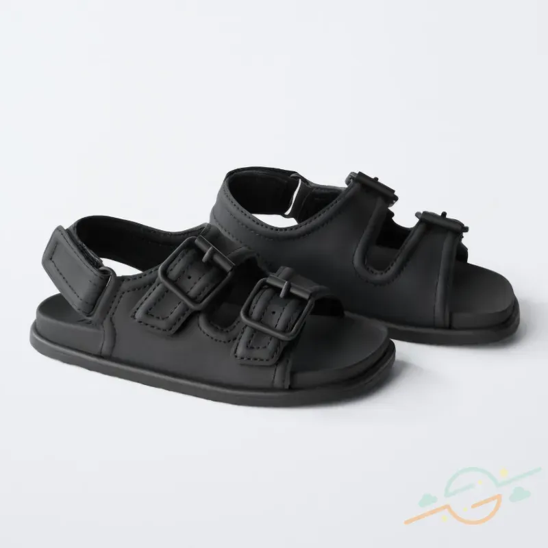 Sandalia negra ZARA