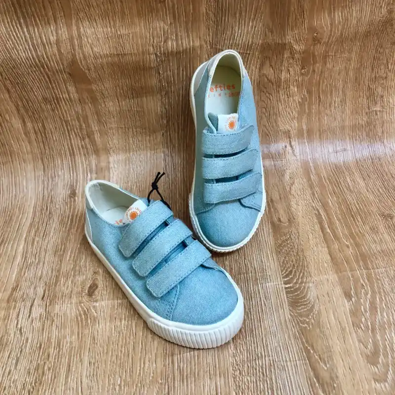 Zapatos color azul claro